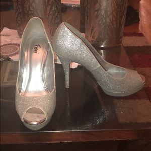Size 9 1/2 only worn once